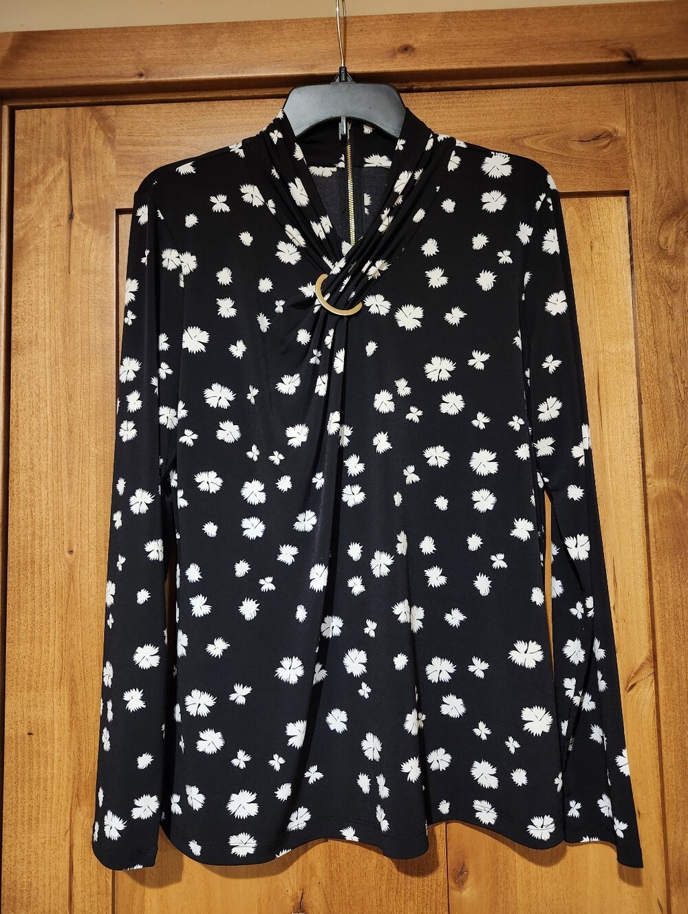 Liz Claiborne Size L Long Sleeve Black And White Patterned Top